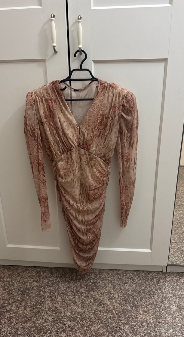 Bej Yılan Desenli Uzun Kollu Drapeli Elbise - Görsel 2