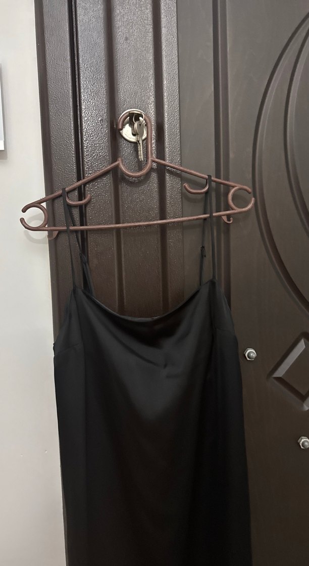 Siyah Drapeli Uzun Askılı Elbise - Görsel 2