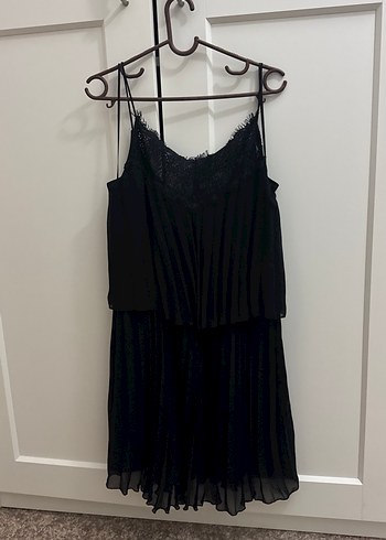 Siyah Mini Piliseli Askılı Gece Elbisesi - Görsel 2