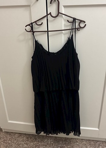 Siyah Mini Piliseli Askılı Gece Elbisesi - Görsel 6