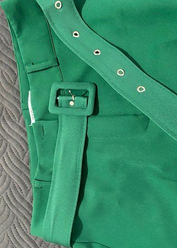 Kadın Yeşil Kemerli Kumaş Pantolon - Görsel 2