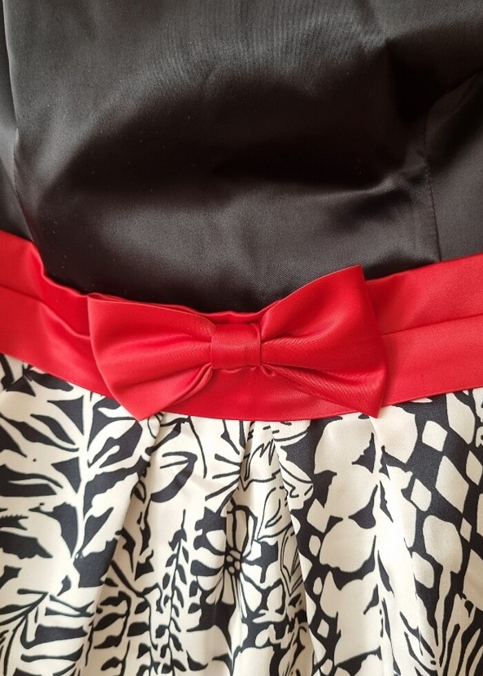 Straplez kalp yaka saten elbise - Görsel 4