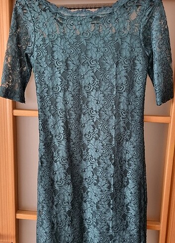 Kayık yaka güpür elbise - Görsel 3