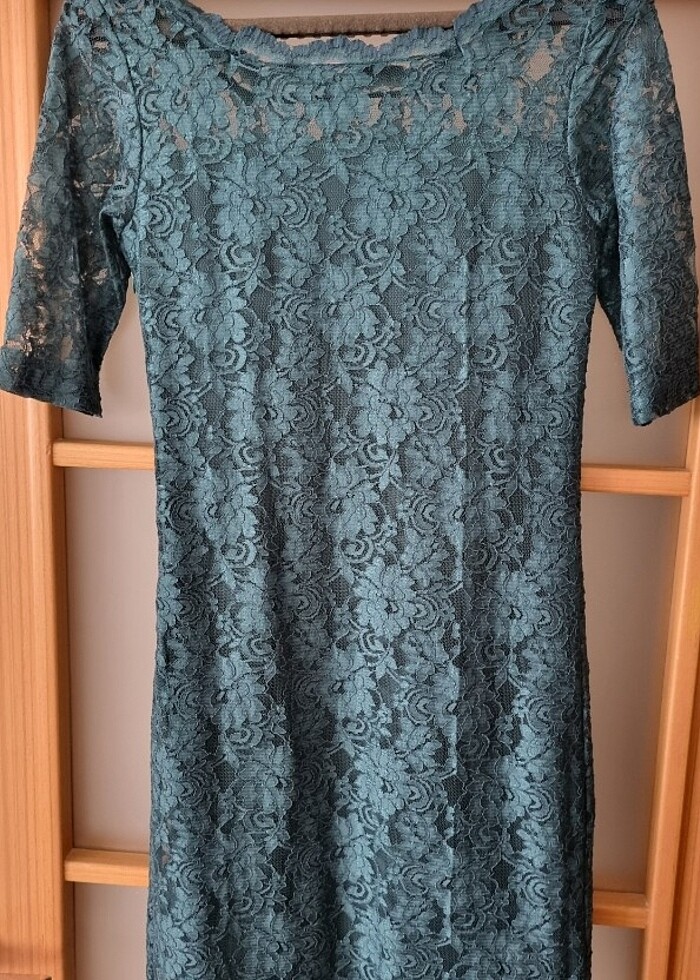 Kayık yaka güpür elbise - Görsel 3