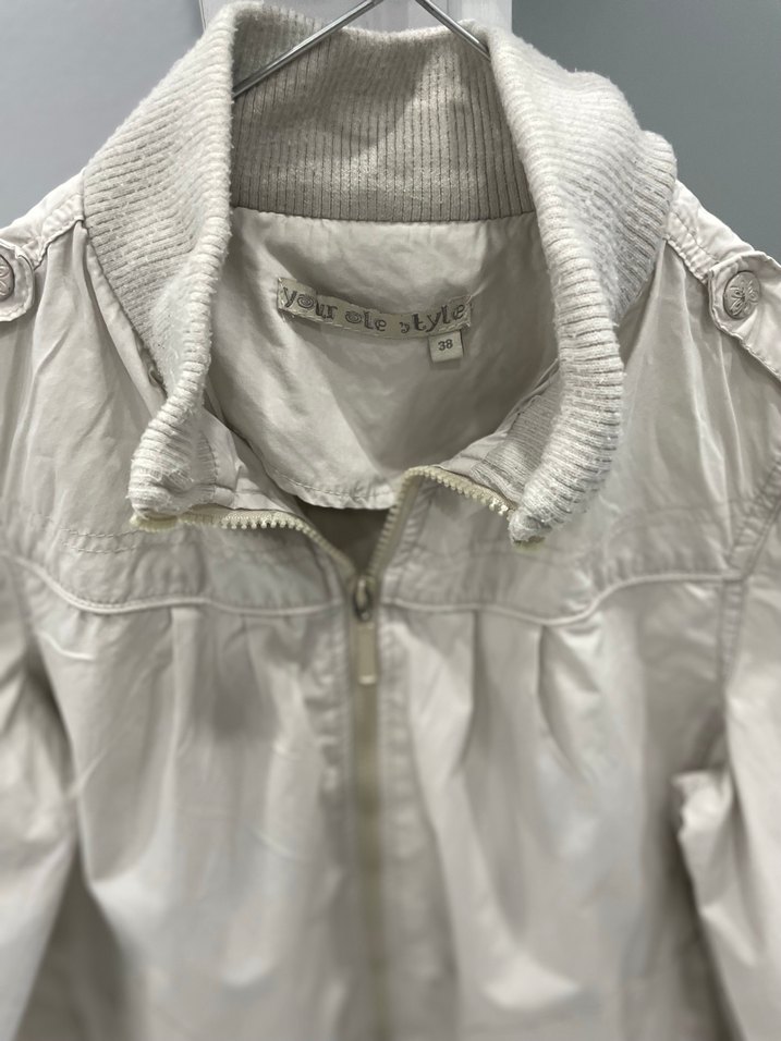 Bej Düğmeli Kadın Ceket - Görsel 2