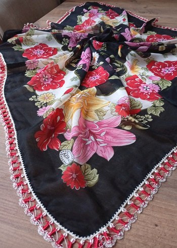 Çiçek Desenli Dantel Kenarlı Bohem Kadın yazma - Görsel 2