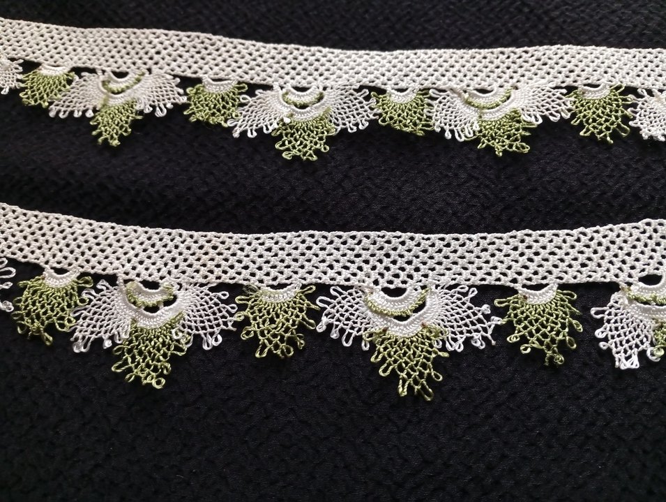 Yeşil ve Beyaz Geleneksel Dantel Kenarlık - Görsel 2