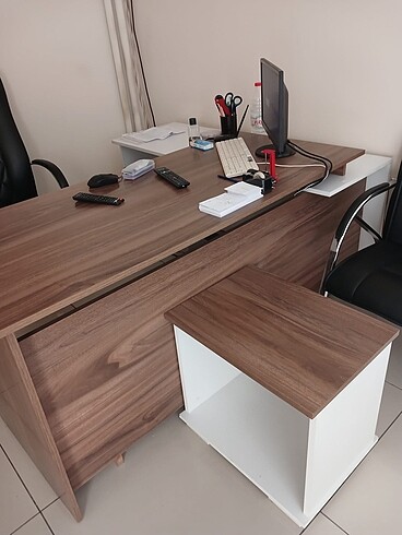 OFİS MASASI VE ÇEKMECELİ KOMİDİN