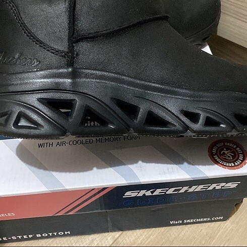 Skechers Skechers bot