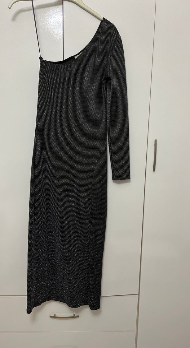 tek kol simli koyu gri şık elbise - Görsel 2