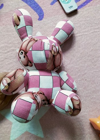 Pembe Kareli Peluş Oyuncak