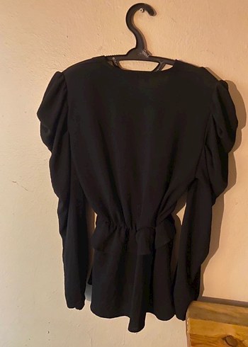 Gömlek kumaşında, vatkaları var yeni etiketli çok şık romantik - Görsel 2