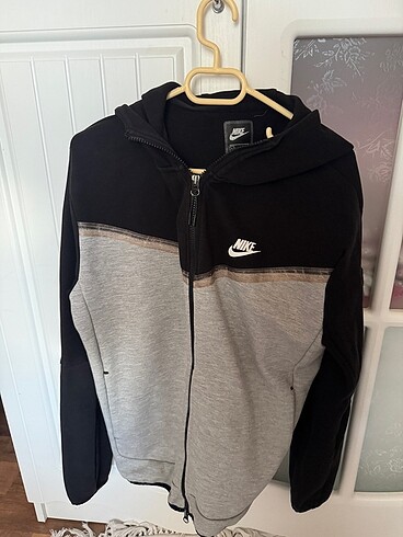 NIKE TECH FLECE