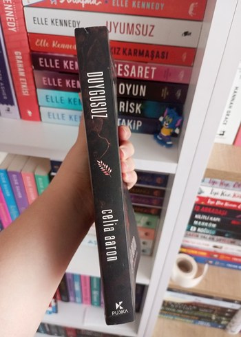 Beden Duygusuz - Celia Aaron