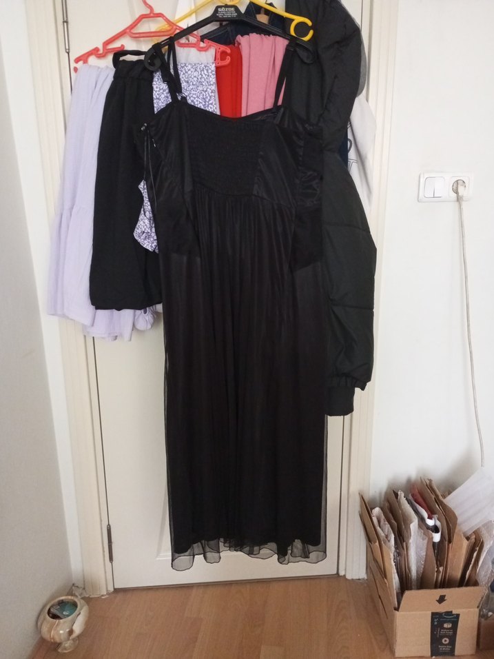 Siyah Drapeli Straplez Midi Gotik Elbise - Görsel 4