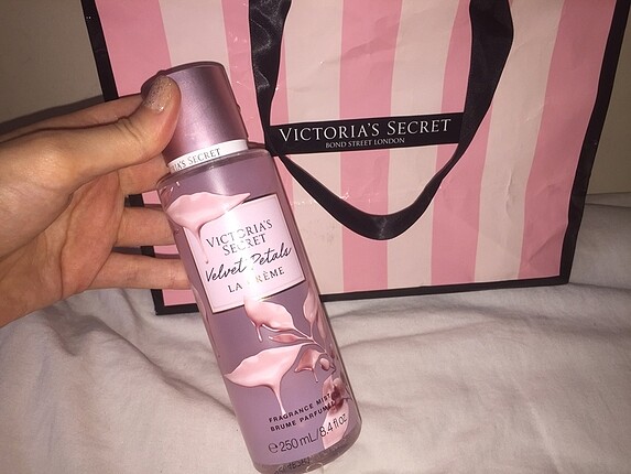  Beden Victoria?s Secret Velvet Petals Vücut Spreyi