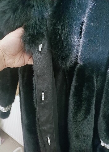 l Beden Kolları bon işlemeli Kuşaklı Peluş Kaban