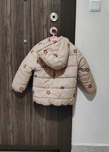 LC Waikiki Kapşonlu desenli kız bebek mont