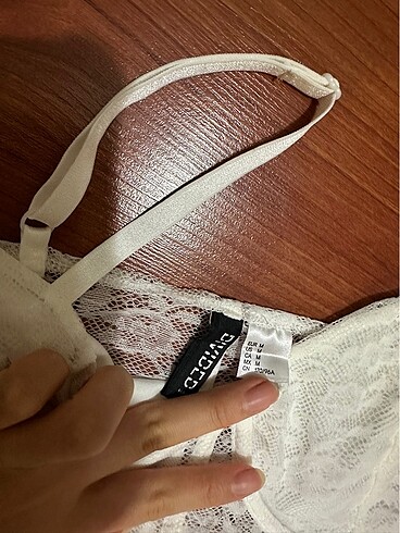 m Beden beyaz Renk H&M dekolte detaylı elbise
