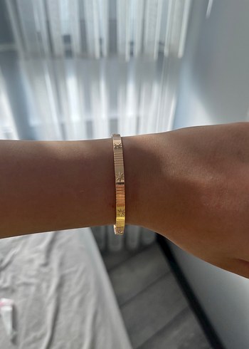Altın Renkli Minimalist Kelepçe Bileklik