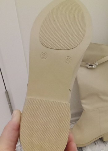 40 Beden Bej Topuklu diz altı Çizme
