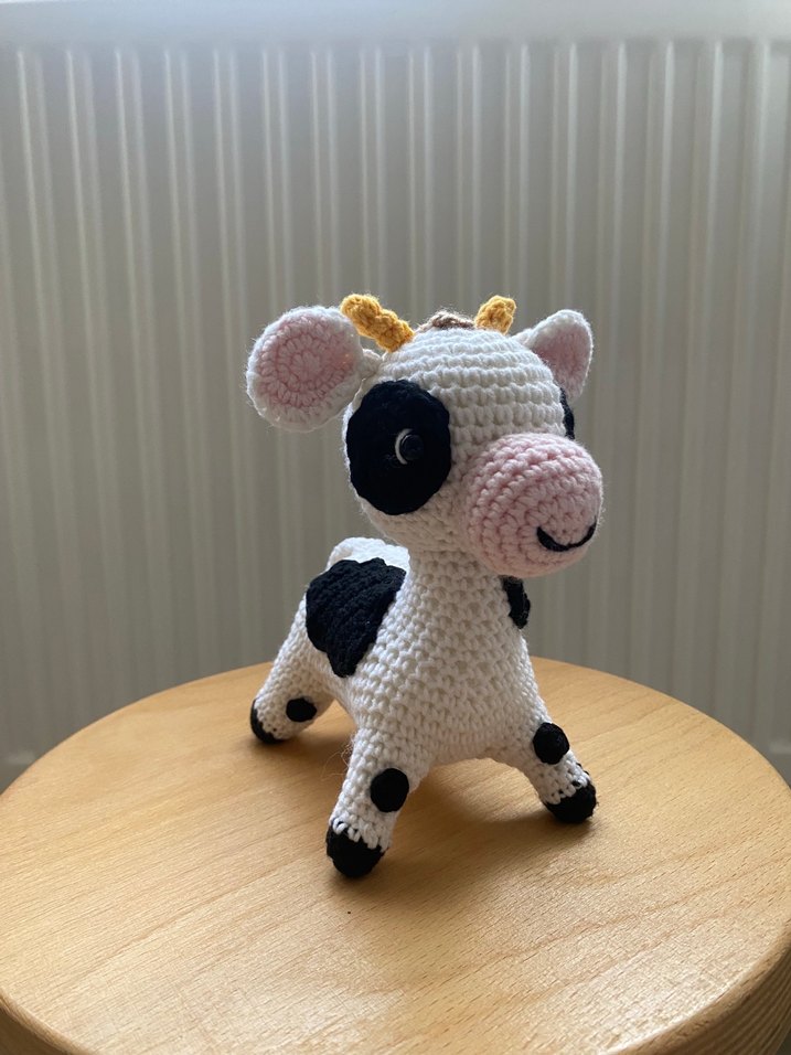 El Örgüsü Beyaz Siyah Peluş İnek Oyuncak - Görsel 3