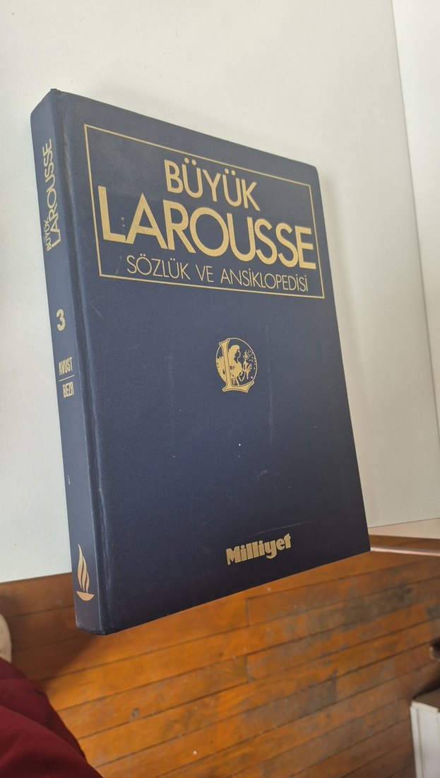 Büyük Larousse Sözlük ve Ansiklopedisi 3 - Görsel 2