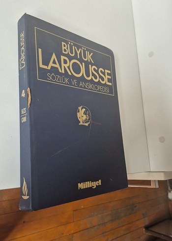 Büyük Larousse Sözlük ve Ansiklopedisi 4 - Görsel 2
