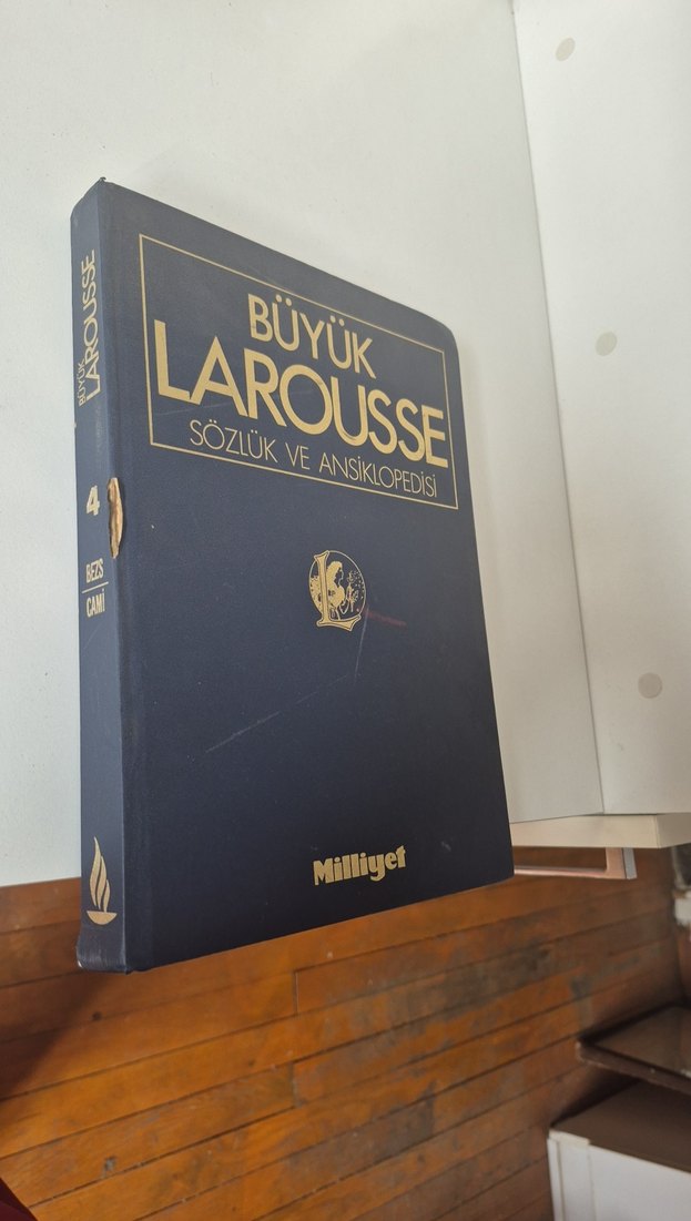 Büyük Larousse Sözlük ve Ansiklopedisi 4 - Görsel 2