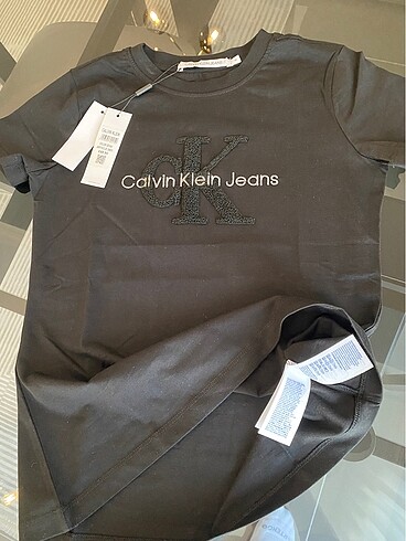 m Beden siyah Renk Calvin klein tşört
