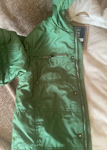 lc Waikiki çocuk yeşil mont - Görsel 8