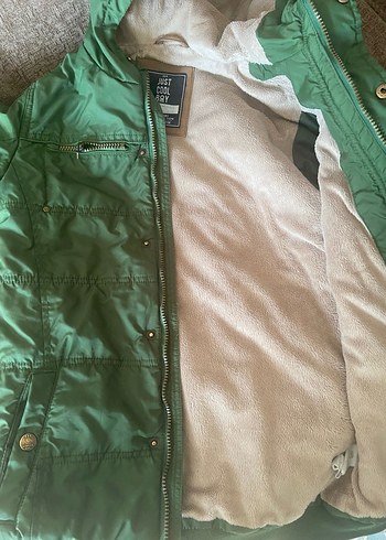 lc Waikiki çocuk yeşil mont - Görsel 9