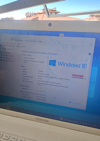 Beden Beyaz Toshiba Laptop