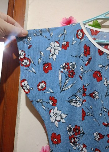 Çiçek Desenli Mavi Gecelik - Görsel 3