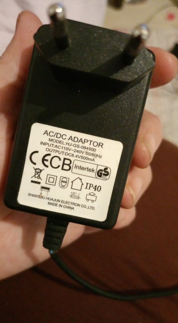 Beyaz ve Gri Telefon Şarj Adaptörü - Görsel 4