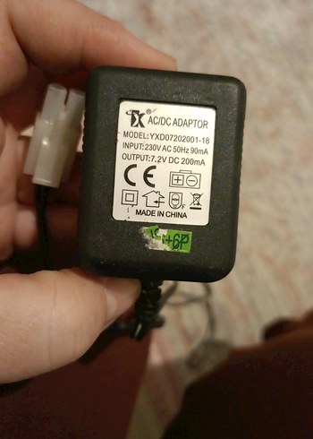 Beyaz ve Gri Telefon Şarj Adaptörü - Görsel 3