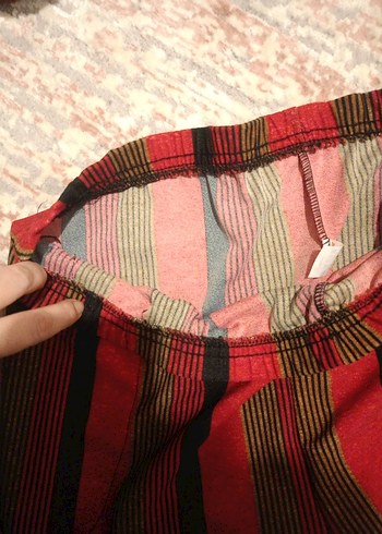 Kırmızı Çizgili Bol Kesim Kadın Kumaş Pantolon - Görsel 3