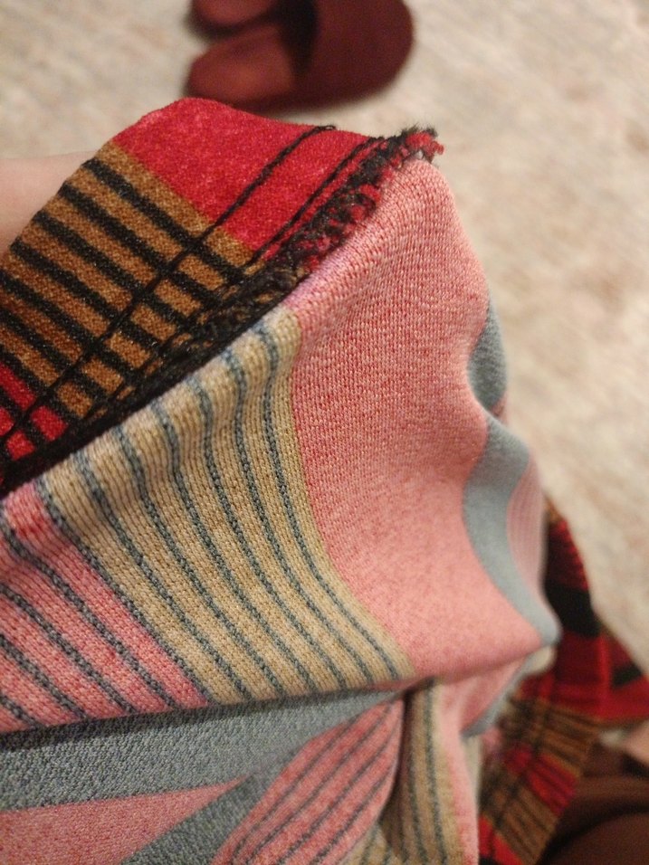 Kırmızı Çizgili Bol Kesim Kadın Kumaş Pantolon - Görsel 4