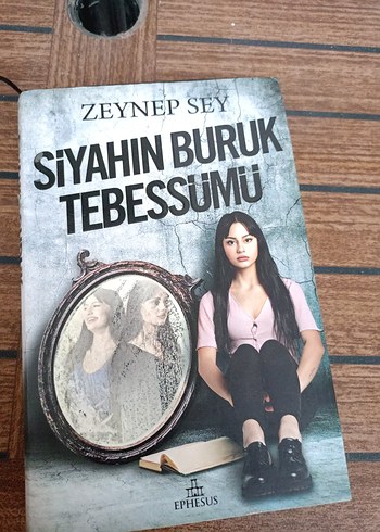 Zeynep Sey - Siyahın Buruk Tebessümü