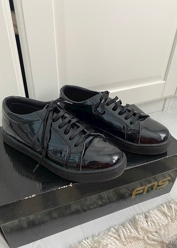 Siyah Parlak Rugan Ayakkabı - Görsel 2