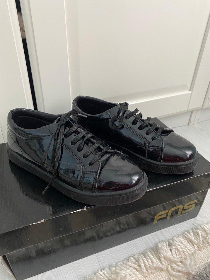 Siyah Parlak Rugan Ayakkabı - Görsel 2