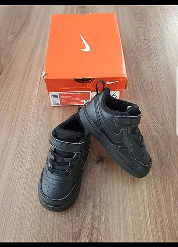 23 Beden siyah Renk Orjinal Nike Spor Ayakkabı 