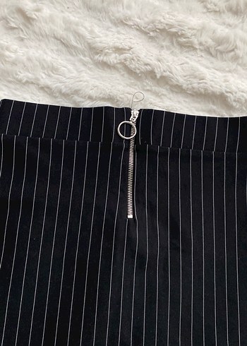 Çizgili Siyah Kemerli Mini Etek - Görsel 2