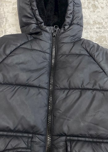 Siyah Kapüşonlu Erkek Çocuk Mont - Görsel 3