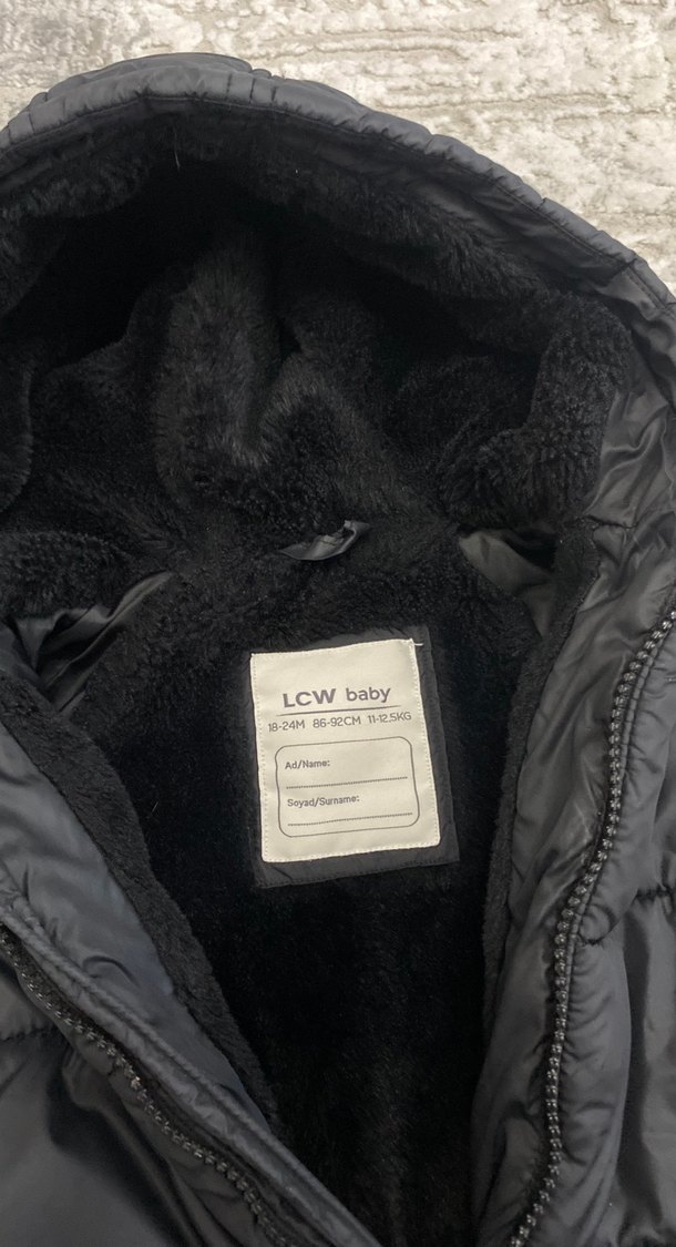 Siyah Kapüşonlu Erkek Çocuk Mont - Görsel 4