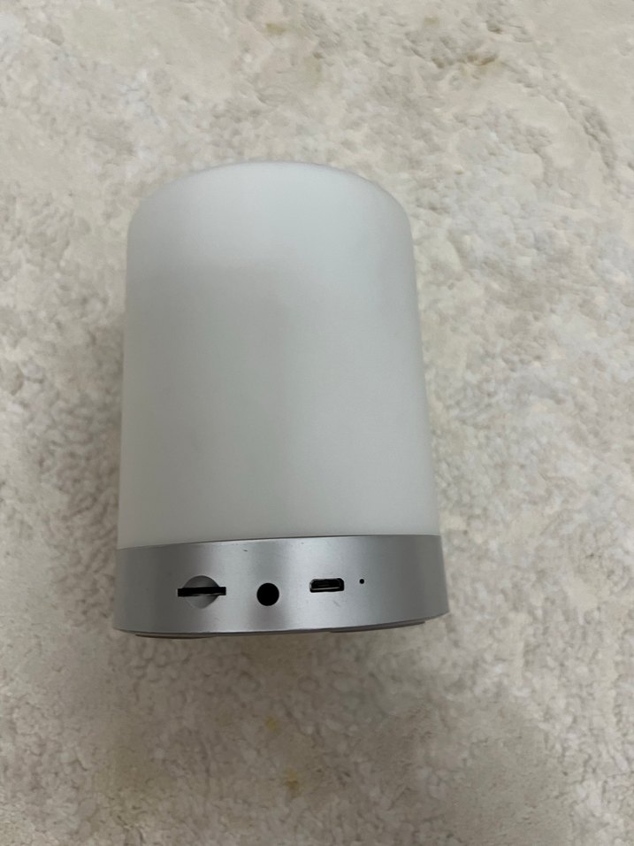 Gri ve beyaz Bluetooth hoparlör - Görsel 2