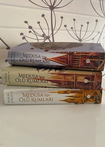 Medusa'nın Ölü Kumları - 3 Kitap Seti