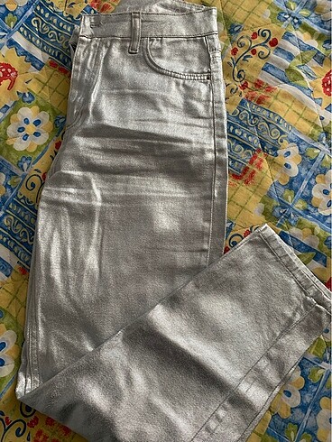 parlak gri pantolon