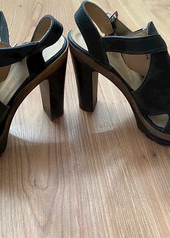 Siyah Tokalı Platform Kullanılmış Topuklu Kadın Ayakkabı - Görsel 2
