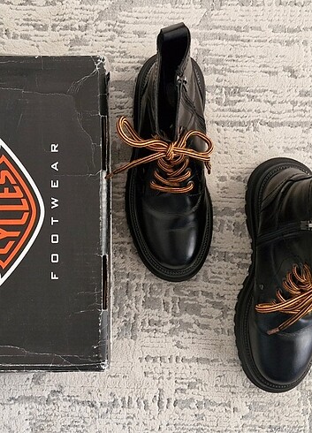 Harley Davidson Dearie kadın bot